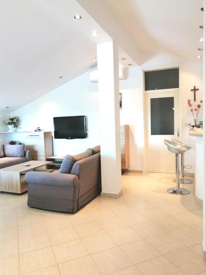Lovely Sea View House In Malinska Island Krk Luaran gambar
